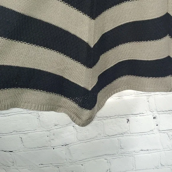 Striped Maurices V-neck Sweater Size 0 - Picture 8 of 9